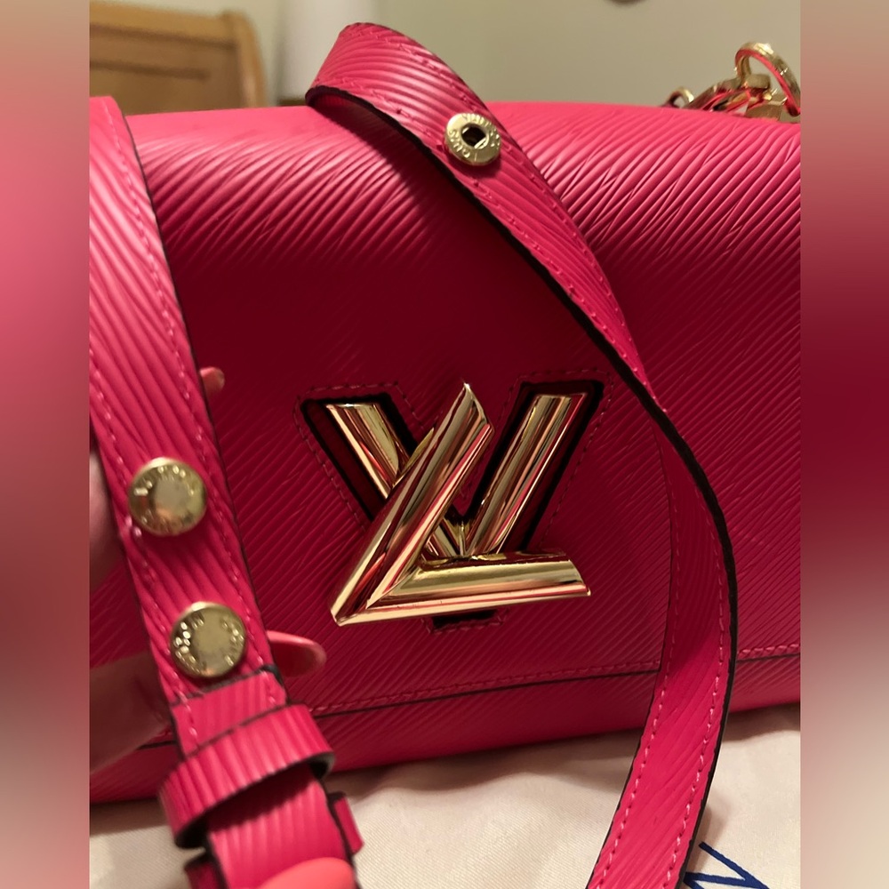 Twist crossbody bag